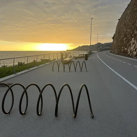 Host4u - Cozy Loft At Rambaldy's Castle In Imperia Apartment Poggi