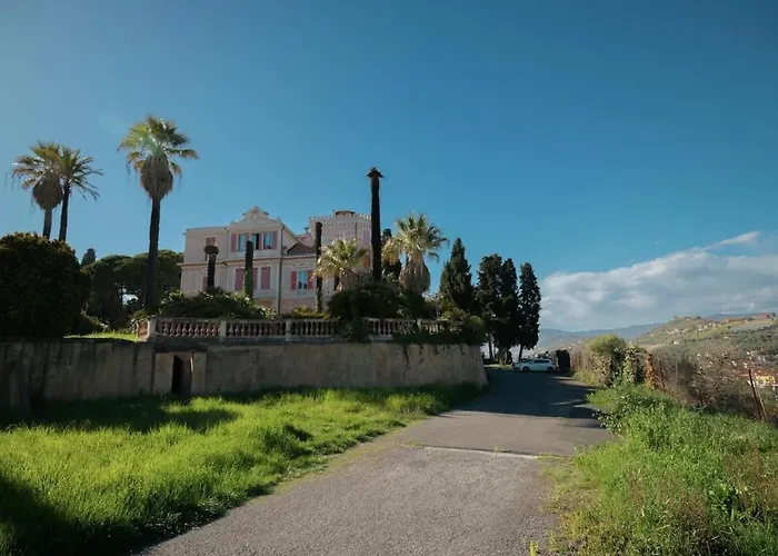 Apartment Host4u - Cozy Loft At Rambaldy's Castle In Imperia Poggi