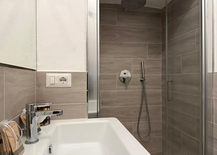 Apartment Host4u - Cozy Loft At Rambaldy's Castle In Imperia