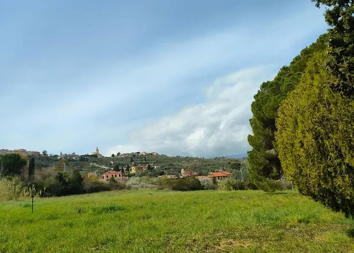 Apartment Host4u - Cozy Loft At Rambaldy's Castle In Imperia Poggi