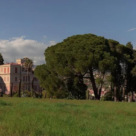 Host4u - Cozy Loft At Rambaldy's Castle In Imperia Lägenhet *