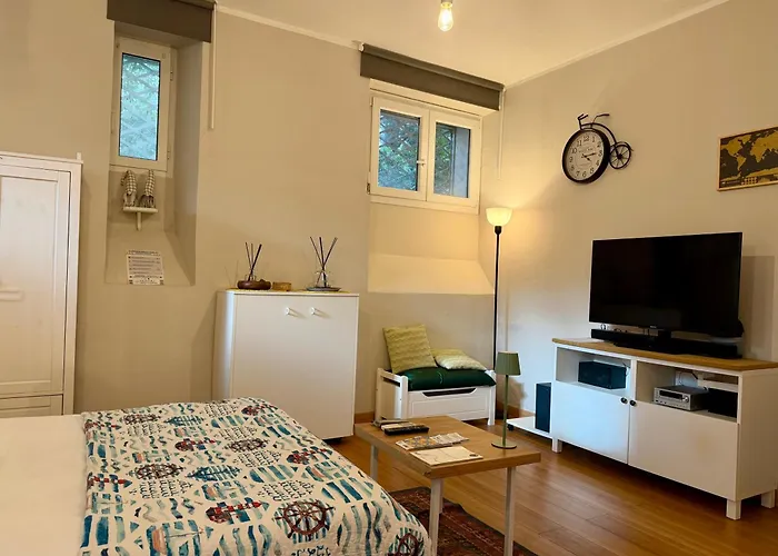 Host4u - Cozy Loft At Rambaldy's Castle In Imperia Lägenhet