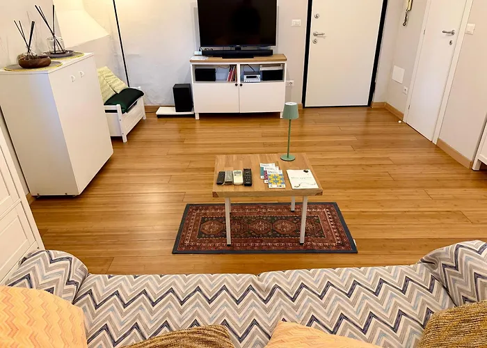 Appartement Host4u - Cozy Loft At Rambaldy's Castle In Imperia Poggi