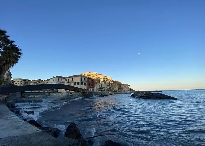 Host4u - Cozy Loft At Rambaldy's Castle In Imperia Lägenhet *