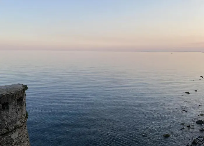 Host4u - Cozy Loft At Rambaldy's Castle In Imperia *